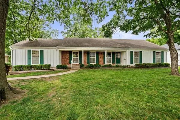 9516 Buena Vista Street, Overland Park, KS 66207
