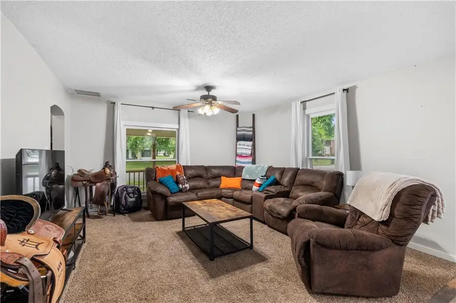426 W Walnut Street, Nevada, MO 64772 - #2