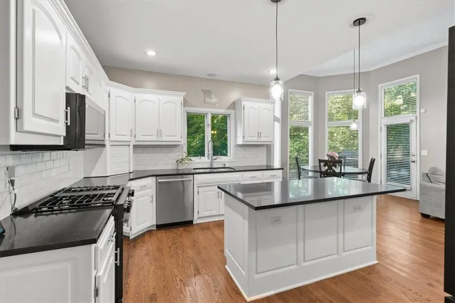 5812 NW Hickory Place, Parkville, MO 64152 - #3