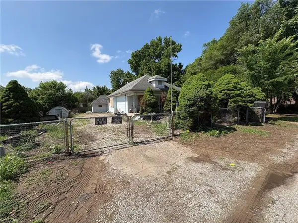 8617 Thompson Avenue, Kansas City, MO 64125