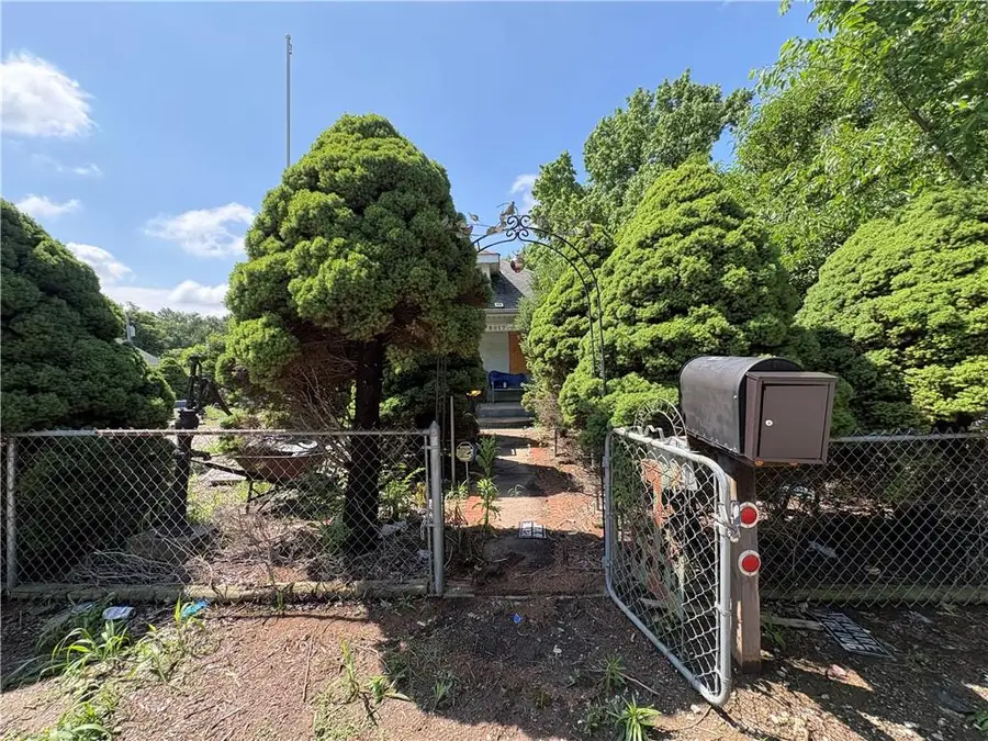 8617 Thompson Avenue, Kansas City, MO 64125 - #2