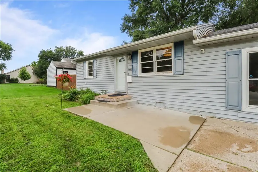 6036 Rosehill Road, Shawnee, KS 66216 - #3