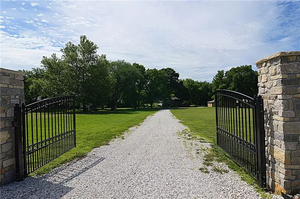 13905 Leavenworth Road, Basehor, KS 66007 - #1