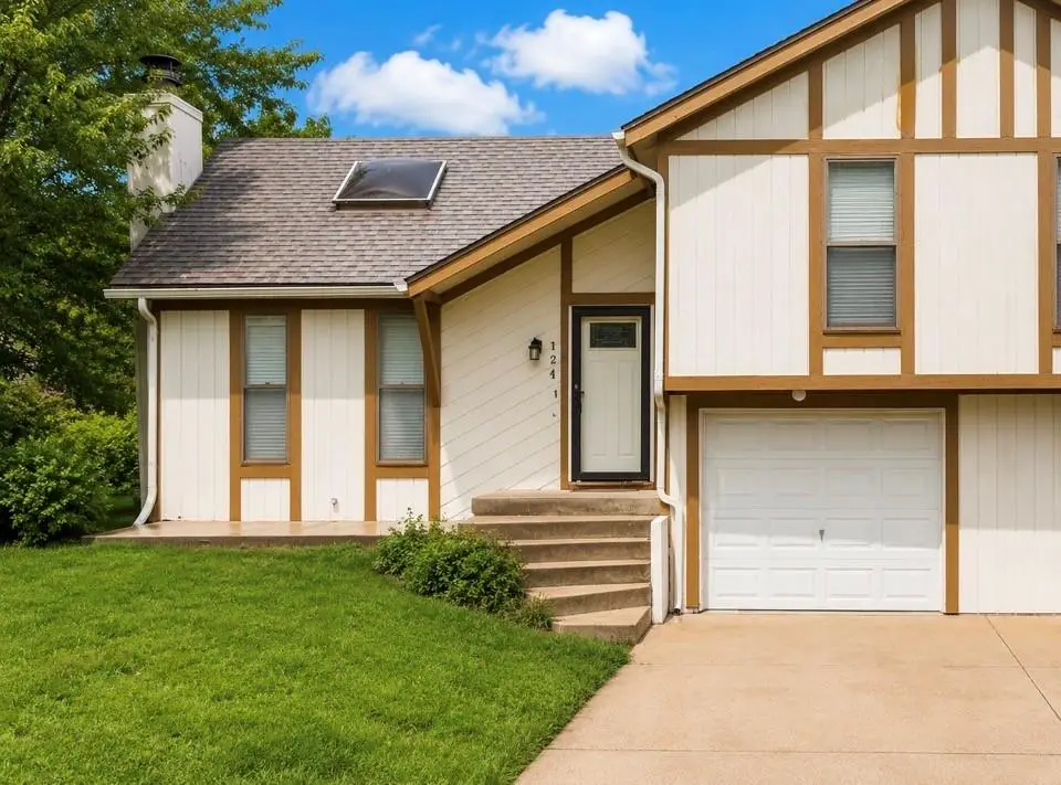 124 N Saxony Drive, Olathe, KS 66061 - #1