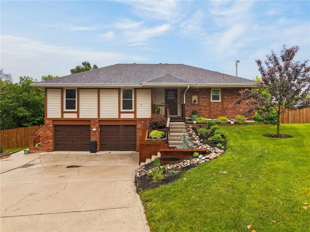 7135 Edge Hill Road, Kansas City, MO 64152 - #1