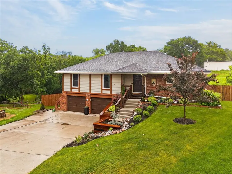 7135 Edge Hill Road, Kansas City, MO 64152 - #3