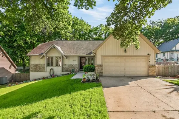 11301 E 71st Street, Raytown, MO 64133