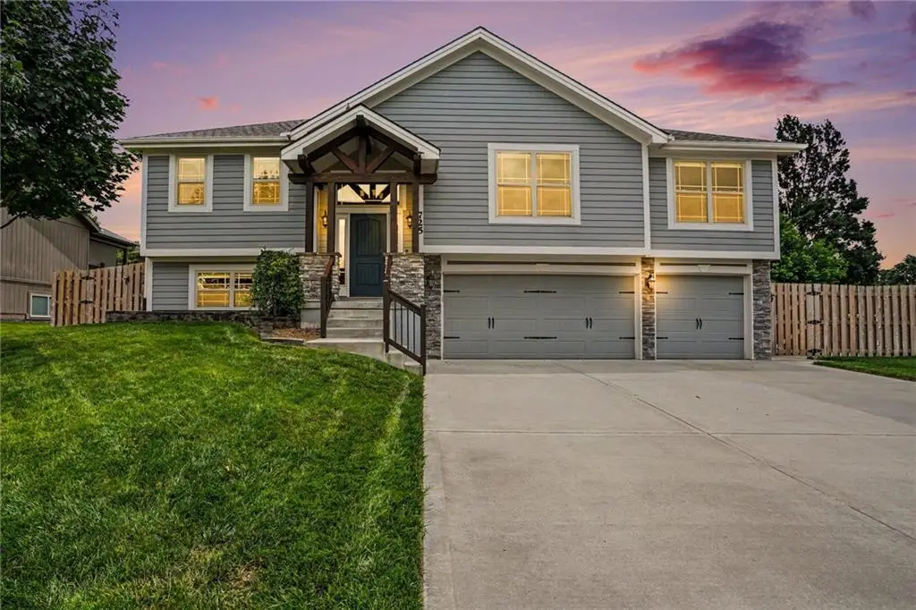 725 E 13th Terrace, Kearney, MO 64060 - #1