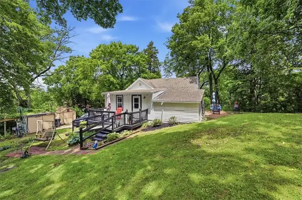 6910 Donahoo Road, Kansas City, KS 66104