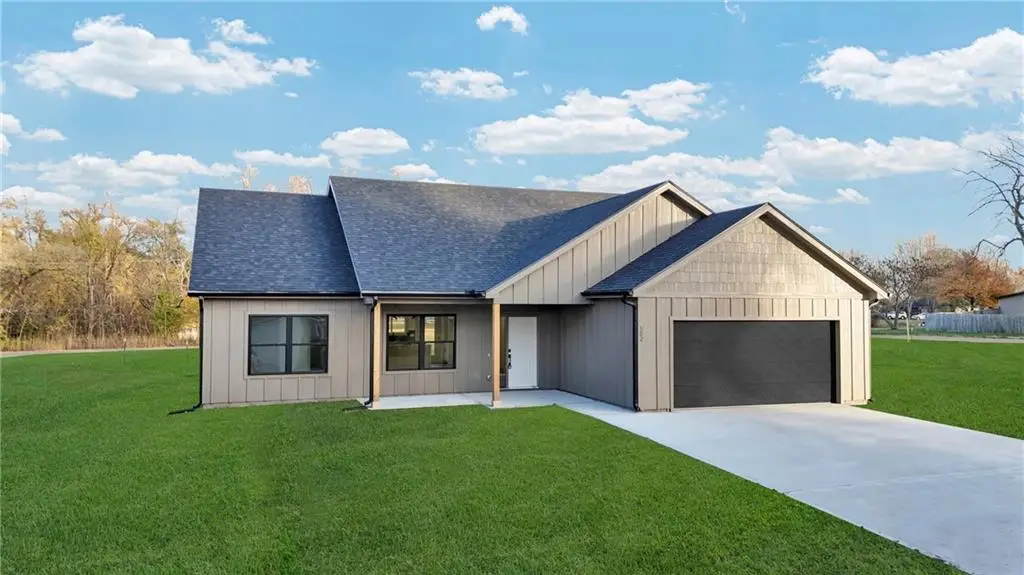 405 N Armstrong Street, Pleasant Hill, MO 64080 - #1