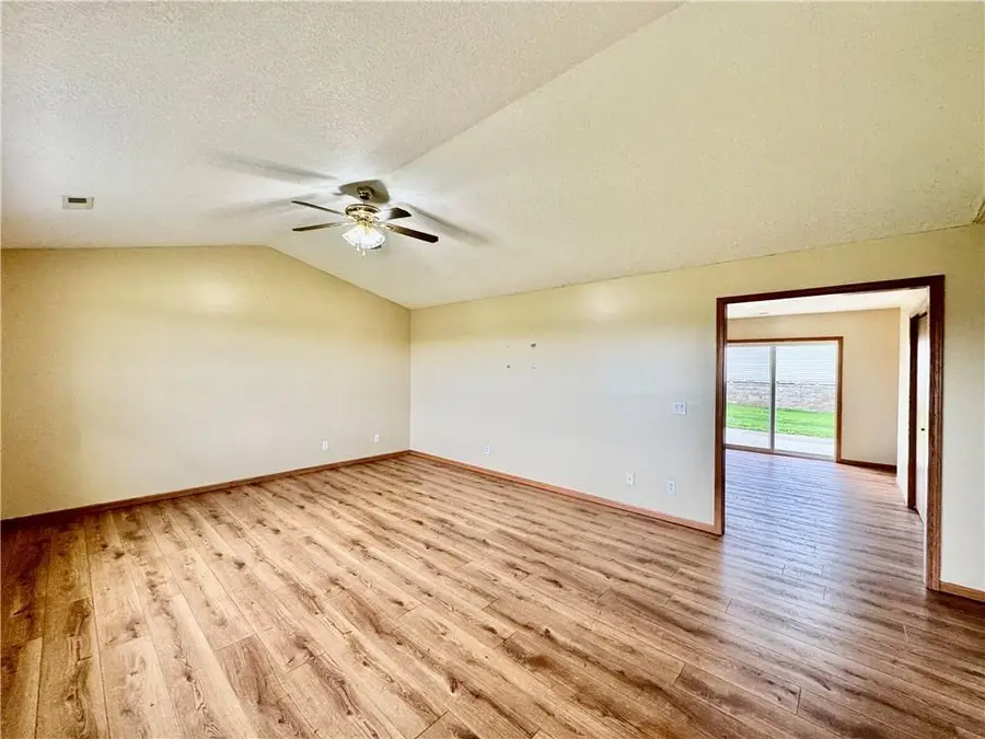 405 S Country Club Road, Maryville, MO 64468 - #3