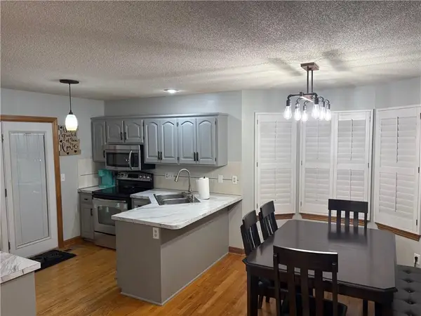13105 S Fox Ridge Drive, Olathe, KS 66062