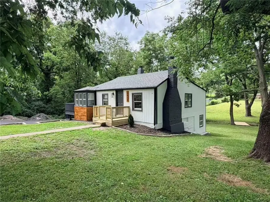 2920 NE 39th Street, Kansas City, MO 64117 - #3