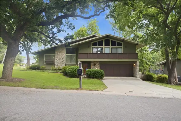 11703 W 102nd Place, Overland Park, KS 66214