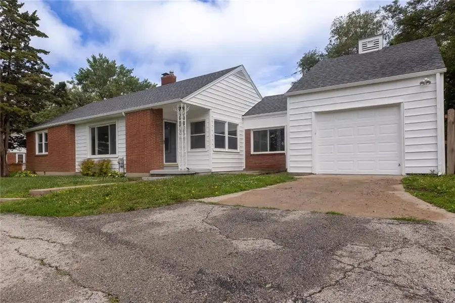 216 NE 83rd Terrace, Kansas City, MO 64118 - #2