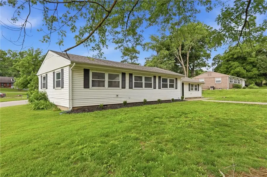 907 NE 61st Street, Kansas City, MO 64118 - #2