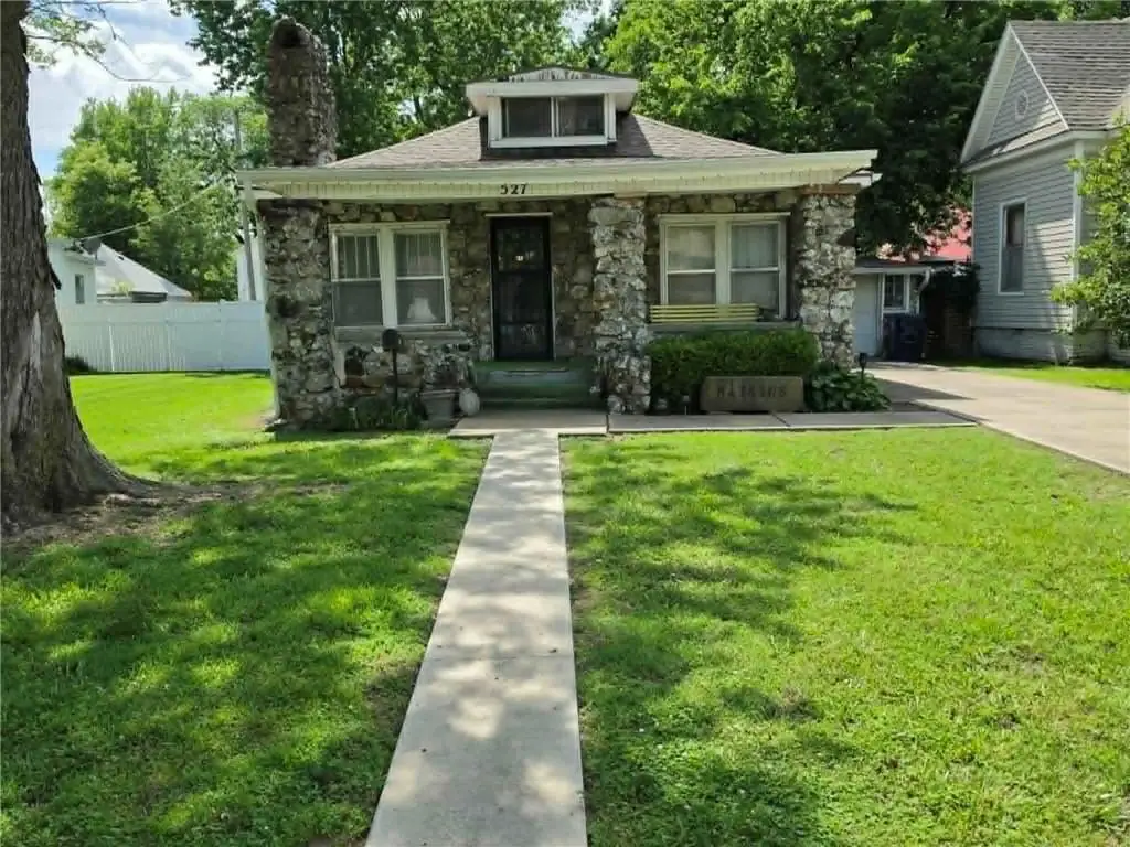 527 S Kansas Avenue, Columbus, KS 66725 - #1