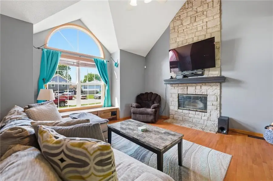 913 Applewood Lane, Belton, MO 64012 - #2