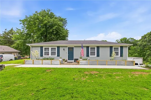 240 S 100th Street, Edwardsville, KS 66111