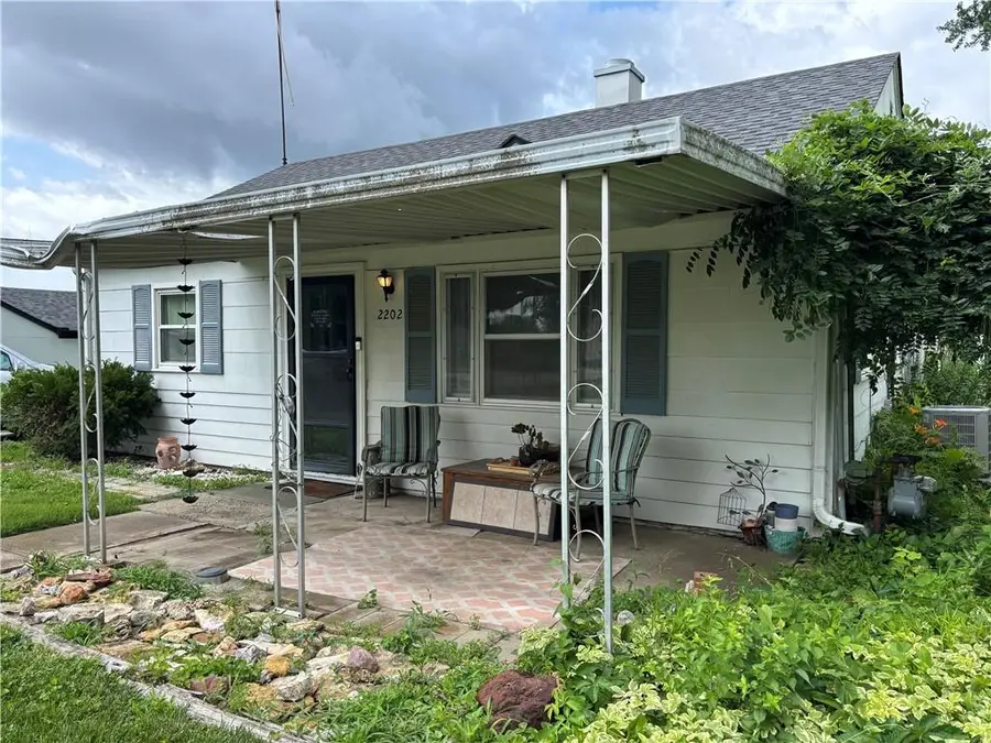 2202 S 37th Street, Kansas City, KS 66106 - #3