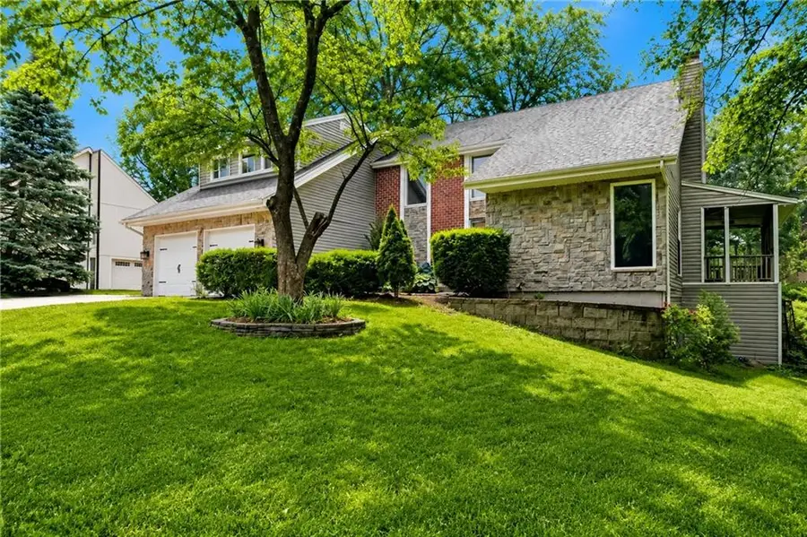 12343 Pinehurst Drive, Kansas City, KS 66109 - #2