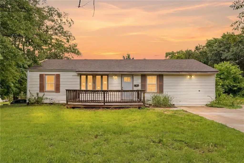 10013 Bellaire Avenue, Kansas City, MO 64134 - #1