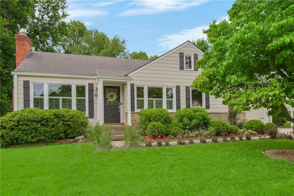 4415 W 53rd Terrace, Roeland Park, KS 66205 - #1