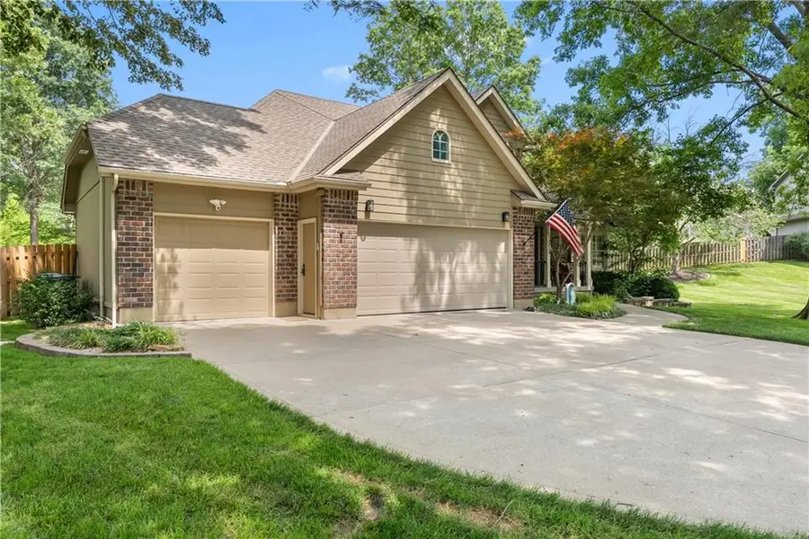 1006 SW 44th Street Drive, Blue Springs, MO 64015 - #2