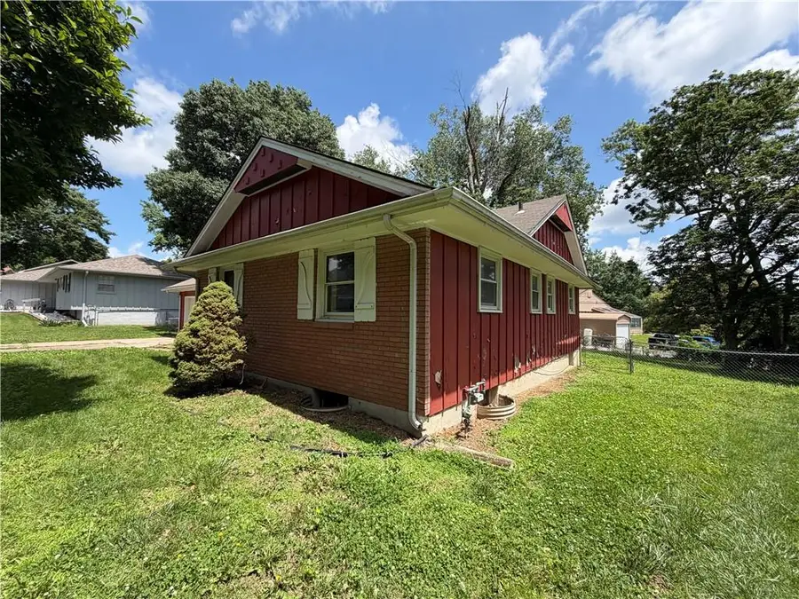 5913 Hunter Street, Raytown, MO 64133 - #3