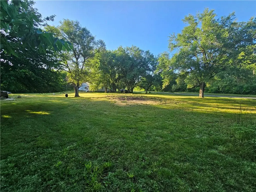 611 W Samuel Street, Hamilton, MO 64644 - #1