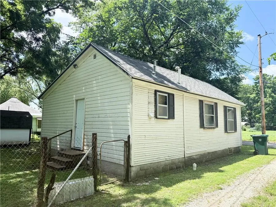 211 N 12 Street, Parsons, KS 67357 - #2