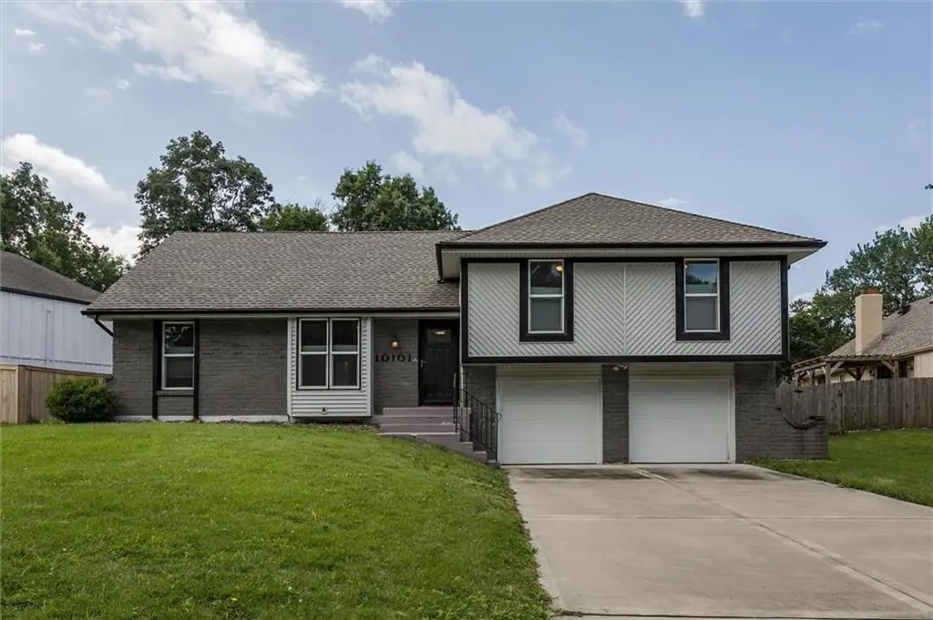 10101 NW Mirror Lake Court, Kansas City, MO 64152 - #1