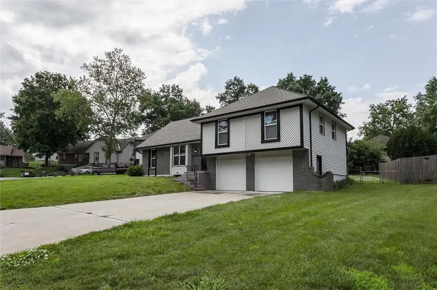 10101 NW Mirror Lake Court, Kansas City, MO 64152 - #2