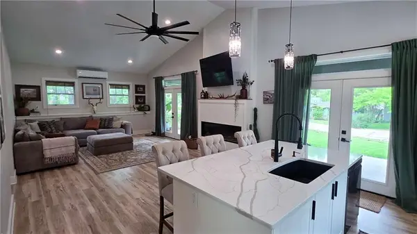 72 V Street, Lake Lotawana, MO 64086