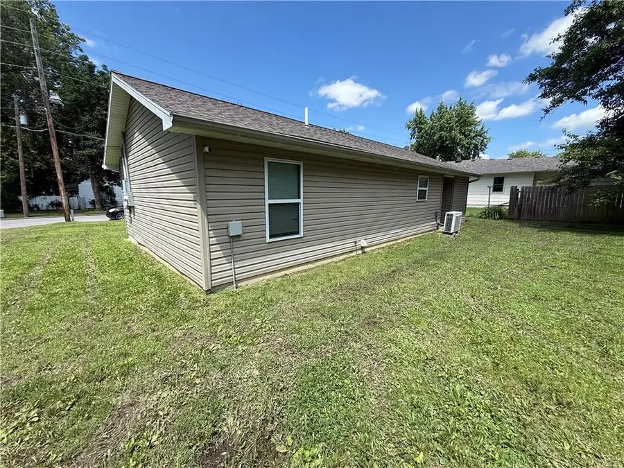 320 E Allison Street, Nevada, MO 64772 - #2
