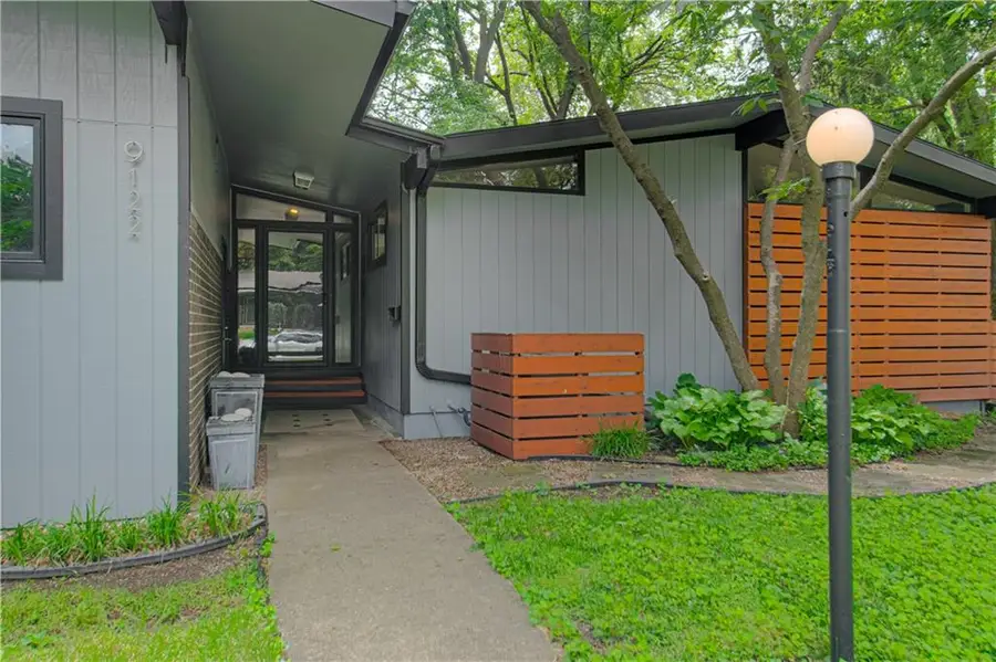 9122 Grant Lane, Overland Park, KS 66212 - #3