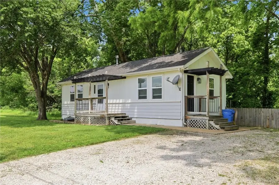 921 E 4th Street, Tonganoxie, KS 66086 - #2
