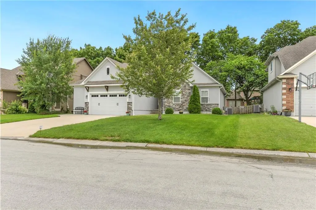 2821 SE Jennifer Drive, Lees Summit, MO 64063 - #1