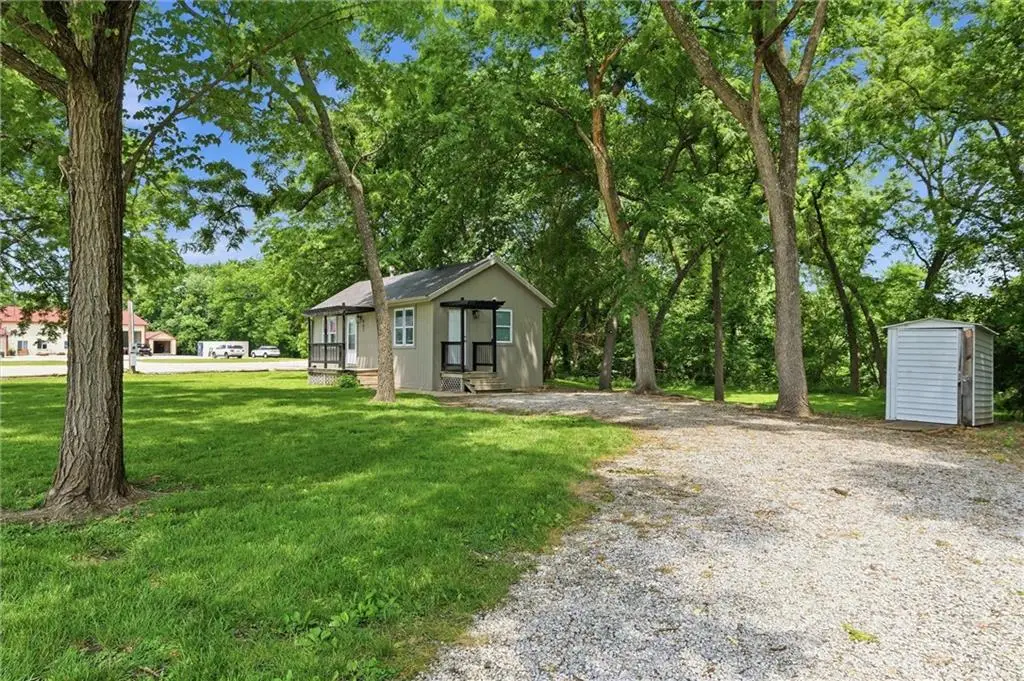 907 4th Street, Tonganoxie, KS 66086 - #1