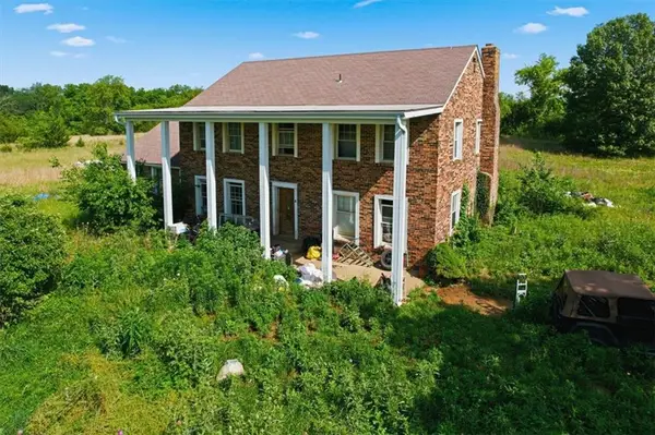20505 Tonganoxie Road, Tonganoxie, KS 66086