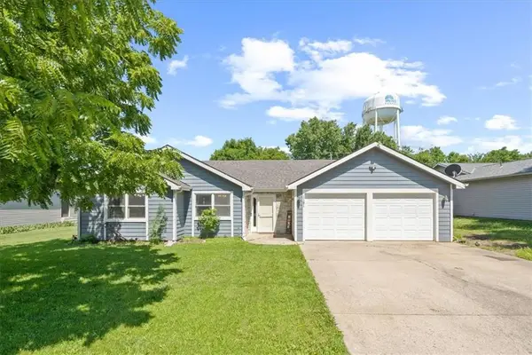 1181 S Delaware Street, Tonganoxie, KS 66086