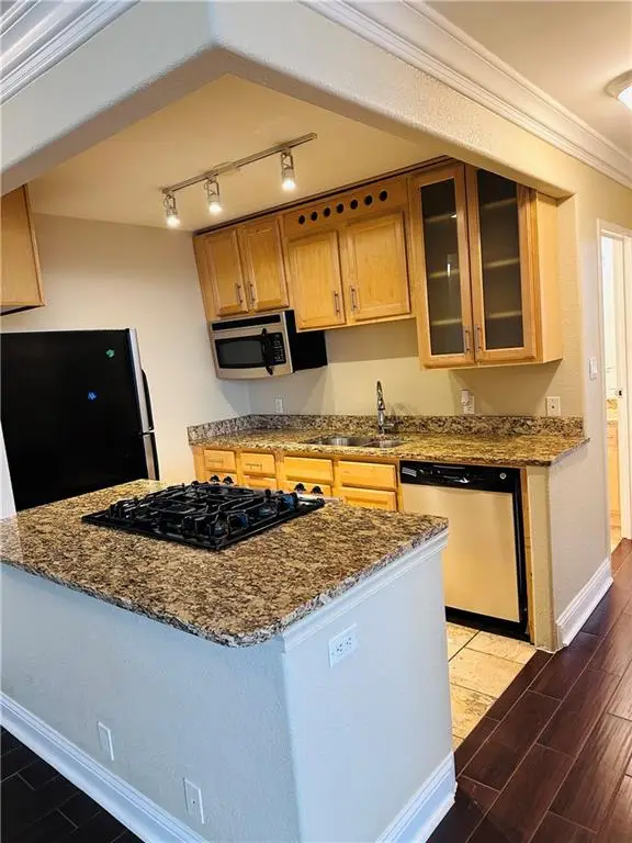 700 E 8th Street #4J, Kansas City, MO 64106