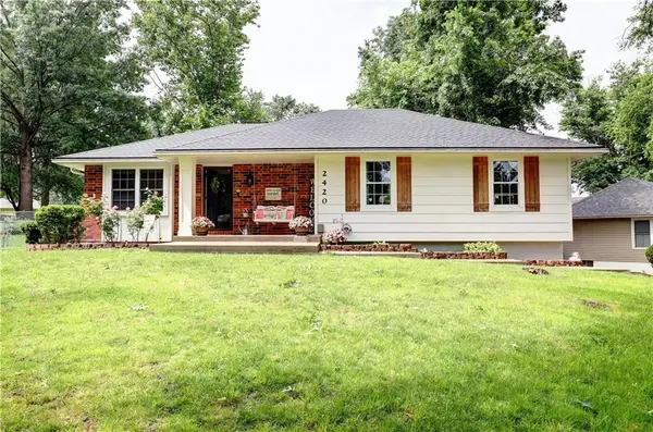 2420 SW Rome Court, Blue Springs, MO 64015