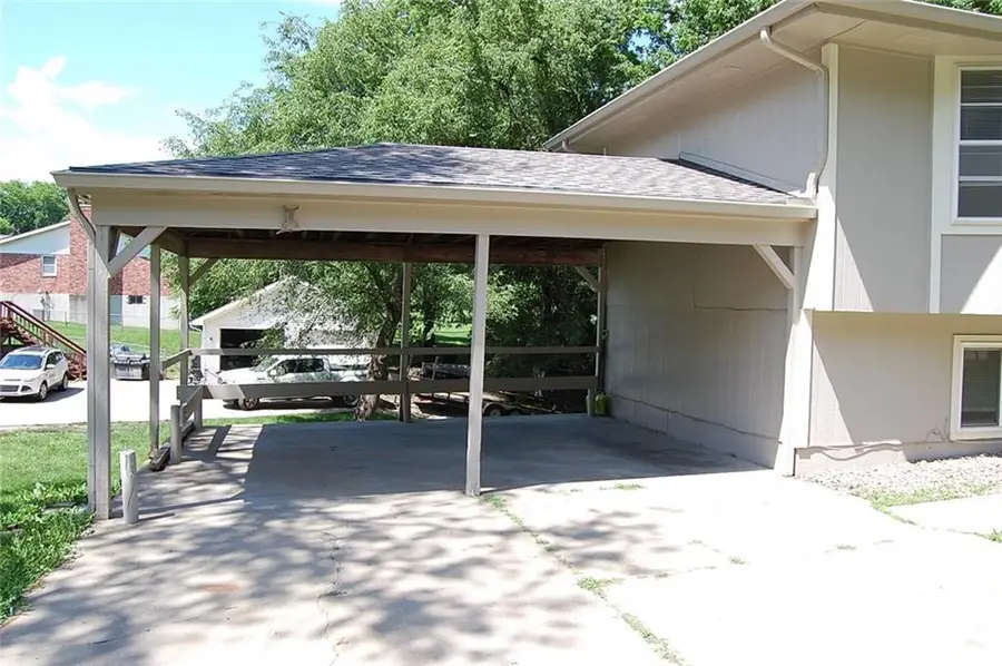 530 Santa Fe Street, Leavenworth, KS 66048 - #2