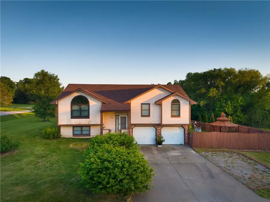 220 E 7th Street, Pomona, KS 66076 - #2