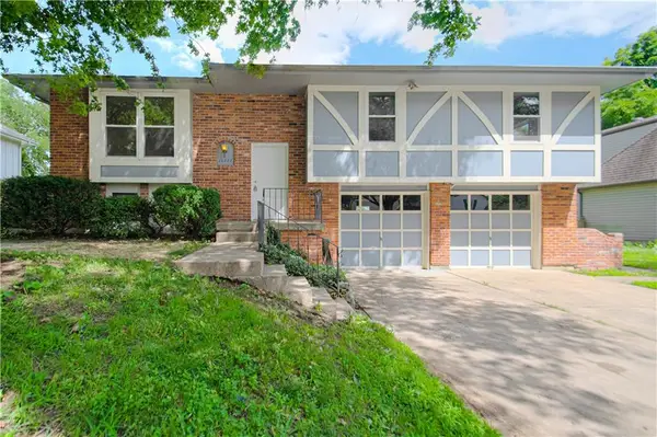 16307 Spring Valley Road, Belton, MO 64012