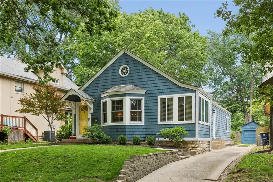 6017 Holmes Street, Kansas City, MO 64110 - #2
