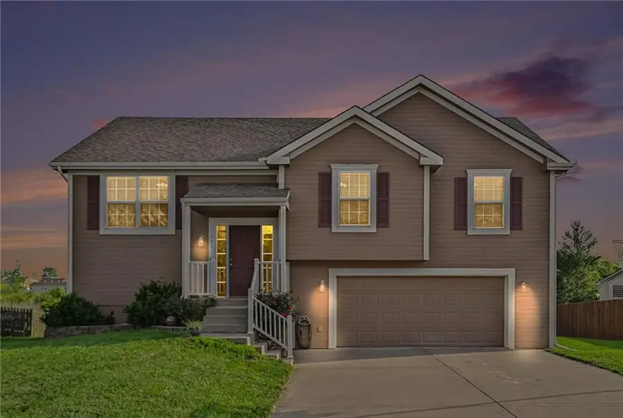 502 Lake Meadows Drive, Smithville, MO 64089 - #2