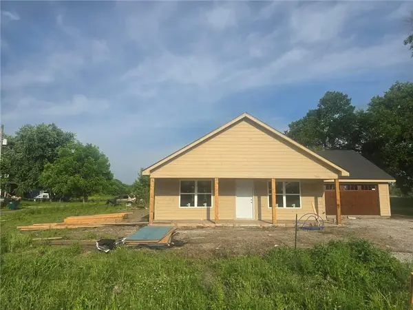 301 N Pennsylvania Street, East Lynne, MO 64743