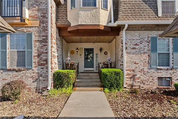 5717 Metcalf Court, Overland Park, KS 66202